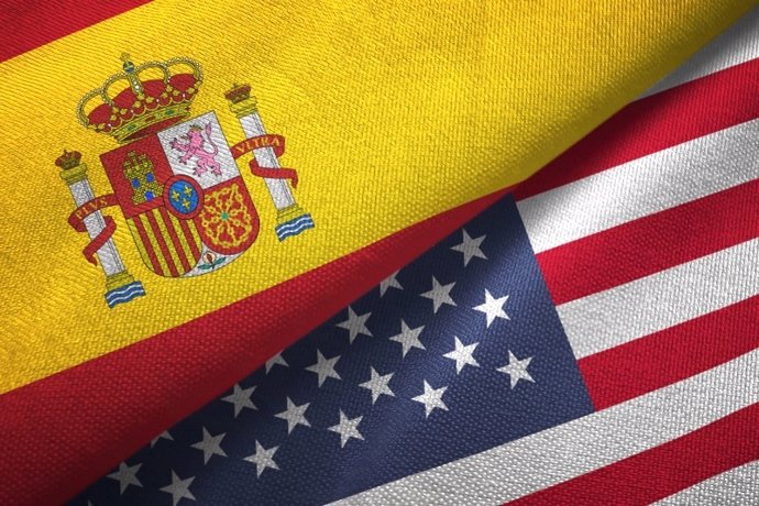 Archivo - Banderas de España y Estados Unidos.