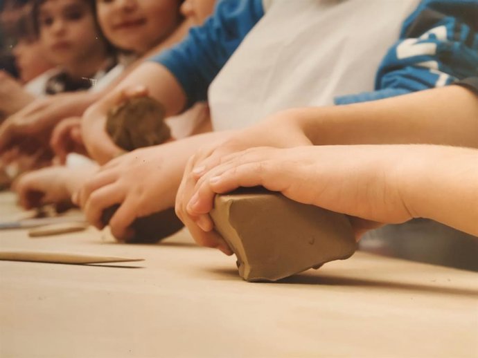 El Taller Escuela Cerámica de Muel de la DPZ retoma su programa de visitas escolares.