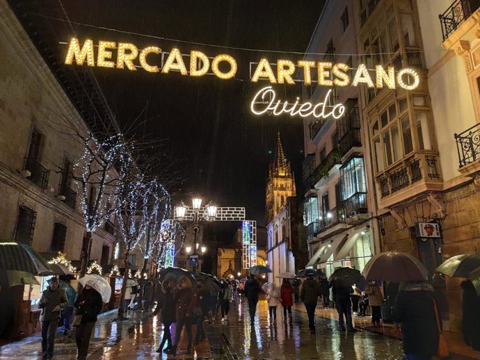 Archivo - Navidad en Oviedo. Mercado.