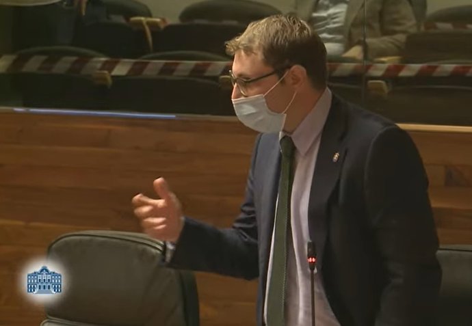 El portavoz de Foro en la Junta General, Adrián Pumares