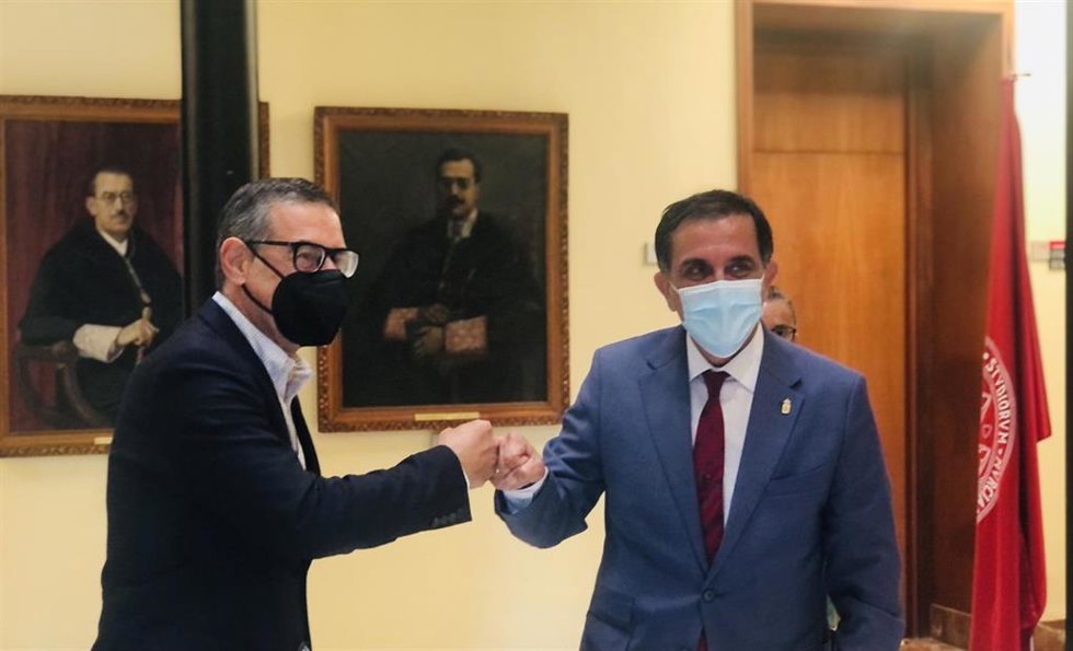 El rector de la Universidad de Murcia, José Luján, y el alcalde de Murcia, José Antonio Serrano