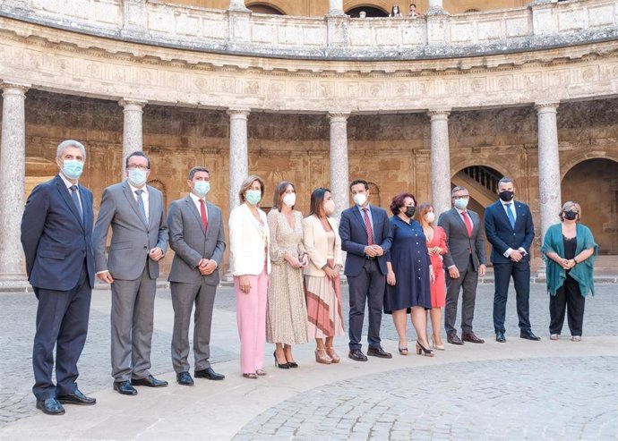 La Mesa del Parlamento de Andalucía en el Palacio de Carlos V