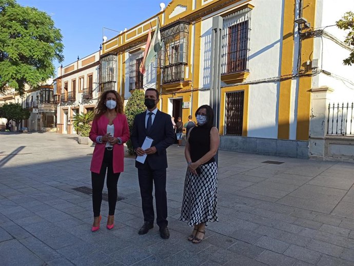 Javier Millán ante los juzgados de Alcalá de la plaza del Duque