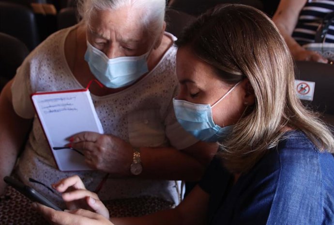 Archivo - Imagen de recurso del programa para mayores de la AEB.