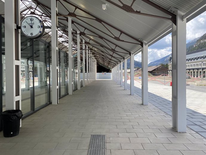 Archivo - Exteriores de la nueva estación de ferrocarril de Canfranc.