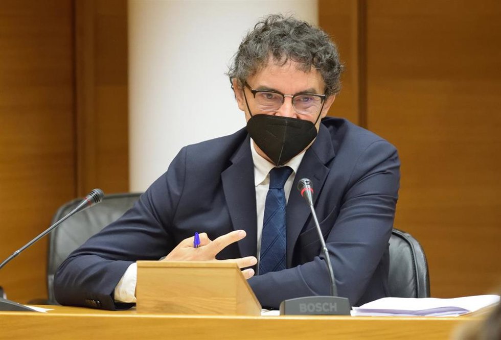 El secretario autonómico de Turisme, Francesc Colomer, comparece en Les Corts.
