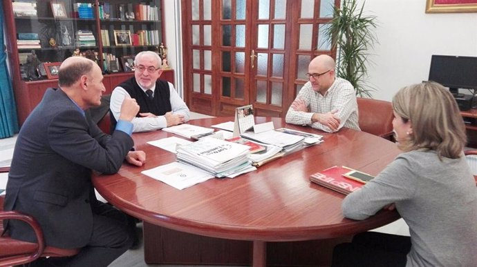Juan Carlos Izpisua, José Luis Mendoza, José Meca Y Estrella Núñez, En La Reunión En Que Se Puso En Marcha La Investigación.