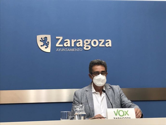 El portavoz del grupo municipal de VOX en el Ayuntamiento de Zaragoza, Julio Calvo