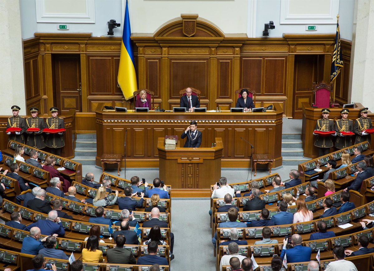 Ucrania.- El Parlamento de Ucrania aprueba una ley para contrarrestar la influencia de oligarcas en política