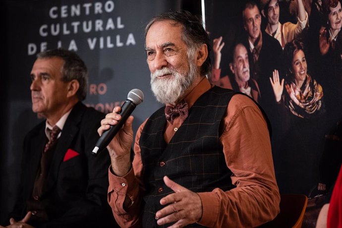 El actor Patxi Tellería (i) y el actor Ramón Barra (d), durante la presentación de la obra El viaje a ninguna parte, en el Teatro Fernán Gómez, a 23 de septiembre de 2021, en Madrid (España). 