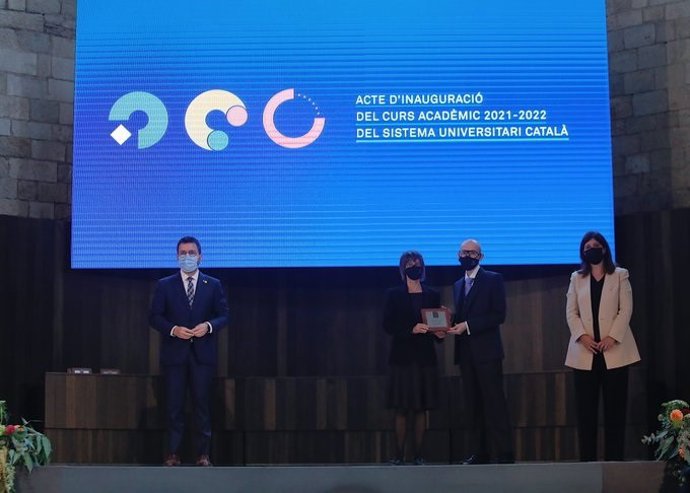 El presidente Pere Aragons y la consellera Gemma Geis en la inauguración académica del curso universitario