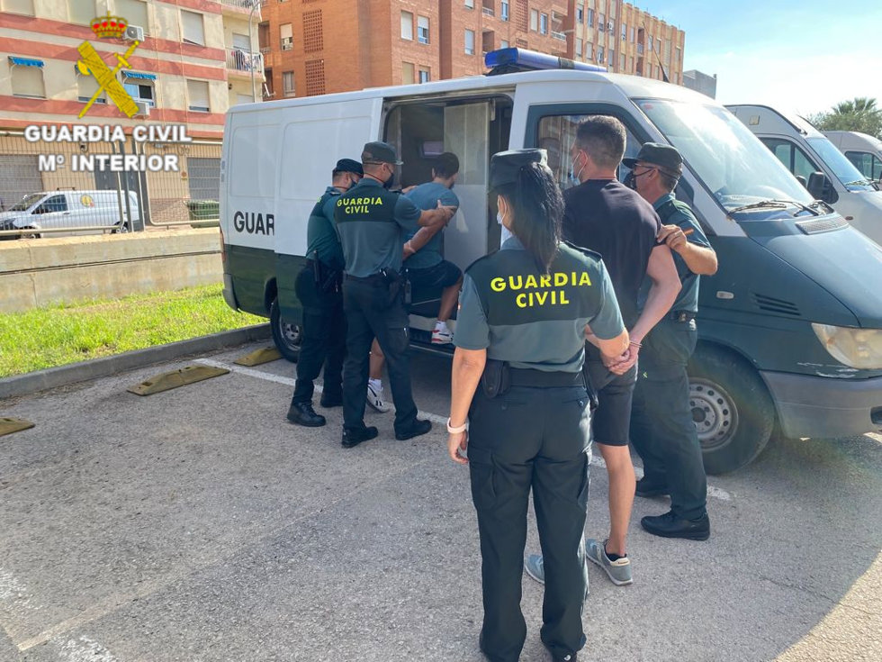 Uno de los detenidos