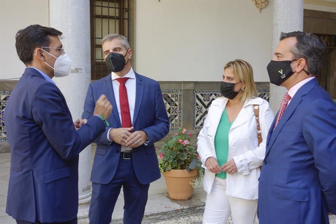 Presentación en el Ayuntamiento de Granada de la iniciativa 'Galería de Arte Urbano en la Chana'