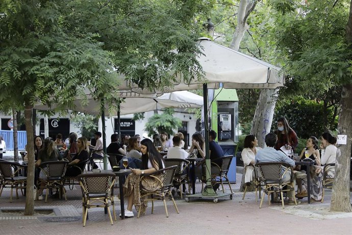 Archivo - Terrazas en la Plaza de Olavide, Madrid. 