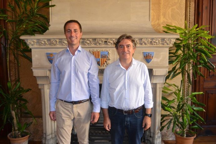 El conseller del PP, Mauricio Rovira, y el portavoz del Grupo Popular en el Consell de Mallorca, Lloren Galmés.