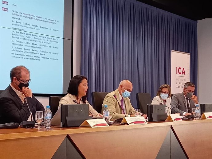 La secretaria general de Regeneración, Racionalización y Transparencia, Nuria Gómez, ha participado este jueves en las Jornadas 'Retos jurídicos de la Administración andaluza', organizadas por el Instituto Clavero Arévalo de la Universidad de Sevilla