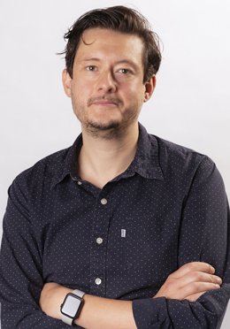 Archivo - Carlos Martí-Gastaldo, director del grupo FUNIMAT del ICMol y responsable del proyecto INNOTEX-Tejidos técnicos innovadores para EPI con actividad mejorada contra organofosfoésteres