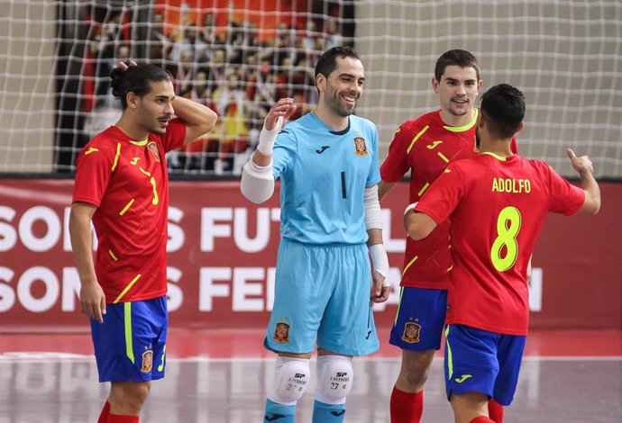 Archivo - Adolfo Fernández y Jesús Herrero celebran un gol de la selección española de fútbol sala