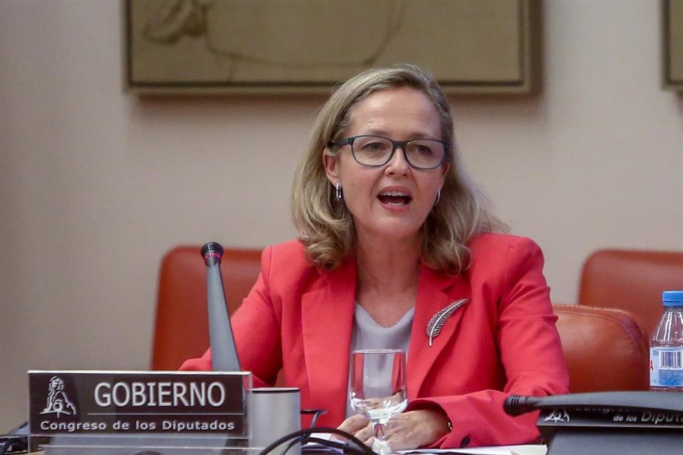 La vicepresidenta primera del Gobierno y ministra de Asuntos Económicos y Transformación Digital, Nadia Calviño, comparece en la Comisión Mixta para la Unión Europea del Congreso de los Diputados, a 23 de septiembre de 2021, en Madrid (España).