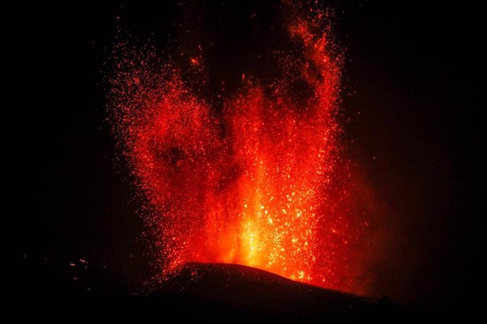 El volcán de Cumbre Vieja, a 23 de septiembre de 2021, en El Paso, La Palma, Islas Canarias (España). L