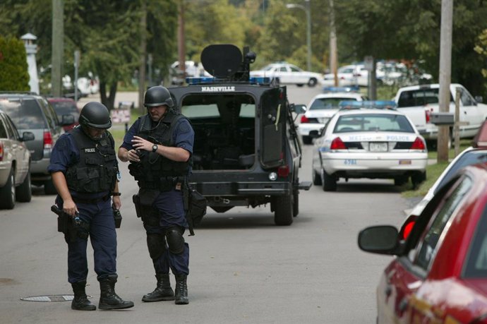 Archivo - Equipo SWAT en las inmediaciones de un tiroteo en el estado de Tennessee.