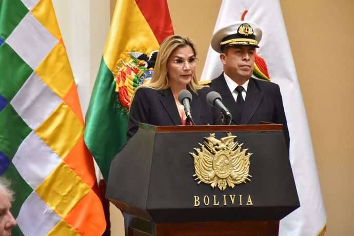 Archivo - La autoproclamada presidenta de Bolivia, Jeanine Áñez