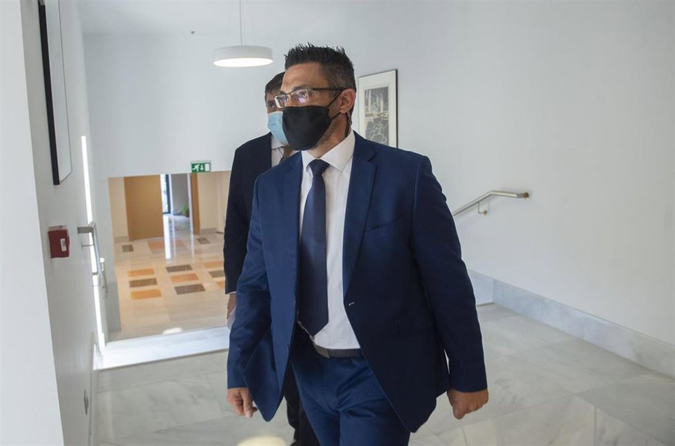 Archivo - El que fuera chófer del extesorero del PP Luis Bárcenas, Sergio Ríos, se dirige a la Comisión de Investigación en el Congreso el pasado mes de mayo