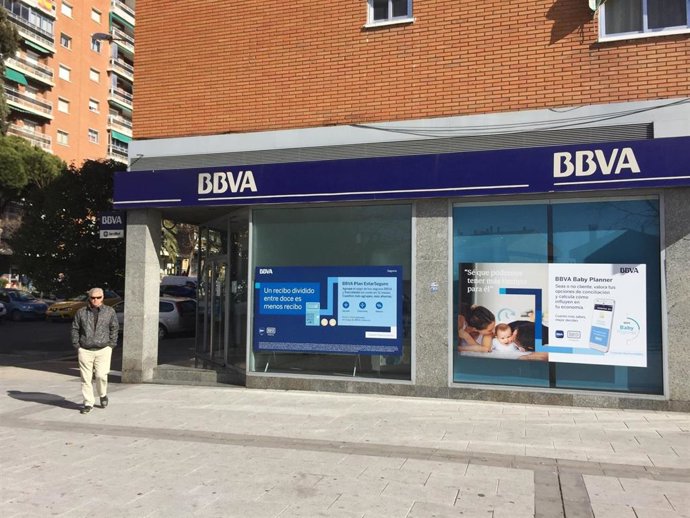 Archivo - Oficina del banco BBVA