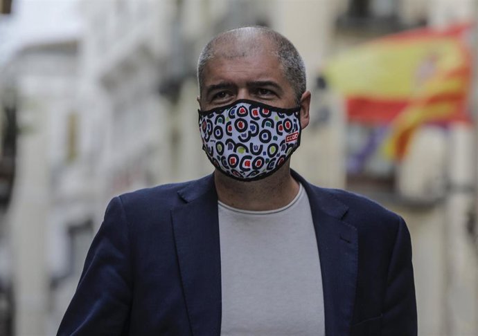 El secretario general de CCOO, Unai Sordo, frente al Palau de la Generalitat Valenciana, a 24 de septiembre de 2021, en Valencia