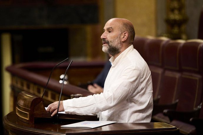Archivo - El diputado de Unión do Povo Galego, Néstor Rego, interviene en una sesión plenaria en el Congreso de los Diputados, a 15 de junio de 2021, en Madrid (España). El Pleno del Congreso debate hoy si abre ya la reforma del Código Penal y en concre