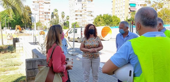 Renovación del colector de Emasesa en la barriada Pineda.