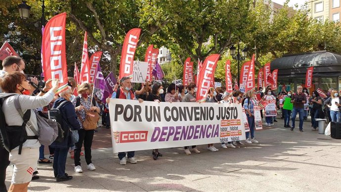 Trabajadoras del sector de la dependencia reclaman que se desbloquee el convenio para mejorar sus condiciones laborales