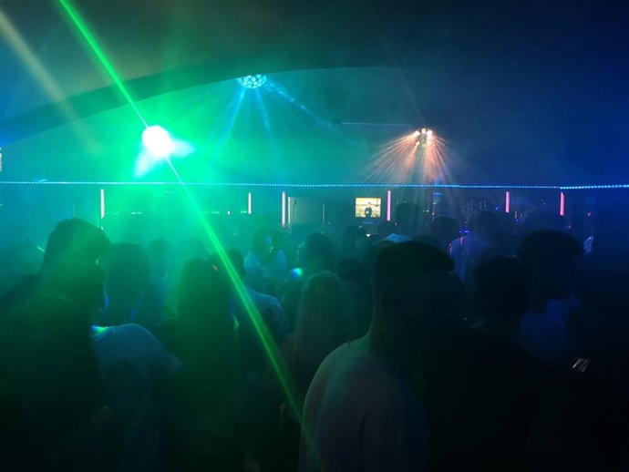 La Policía Local de Palma desaloja un local por infracciones muy graves de las normas anticovid.