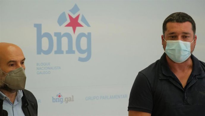 El diputado del BNG en el Congreso, Néstor Rego, junto al diputado en el Parlamento gallego Ramón Fernández.