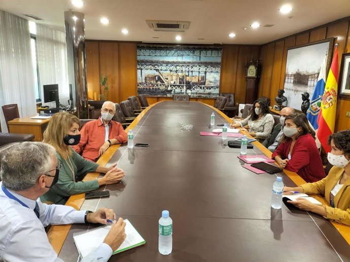 Reunión del puerto de Huelva y el Colegio de Arquitectos.