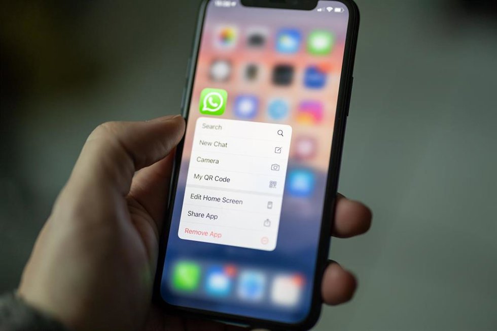 Archivo - Icono de la aplicación de Whatsapp en un móvil