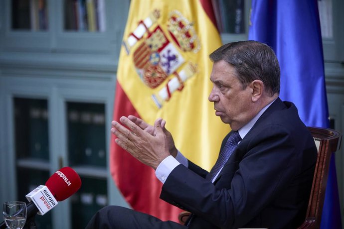 El ministro de Agricultura, Pesca y Alimentación, Luis Planas, durante una entrevista para Europa Press, en la sede del ministerio, a 26 de agosto de 2021, en Madrid (España).