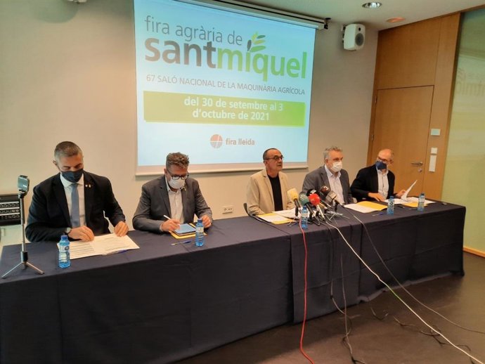 Bernat Solé, Joan Talarn y Miquel Pueyo, en la presentación de la Fira de Sant Miquel de Lleida junto al presidente de la Cambra de Comer, Jaume Saltó; el director de Fira de Lleida, Oriol Oró; y el concejal Paco Cerd.