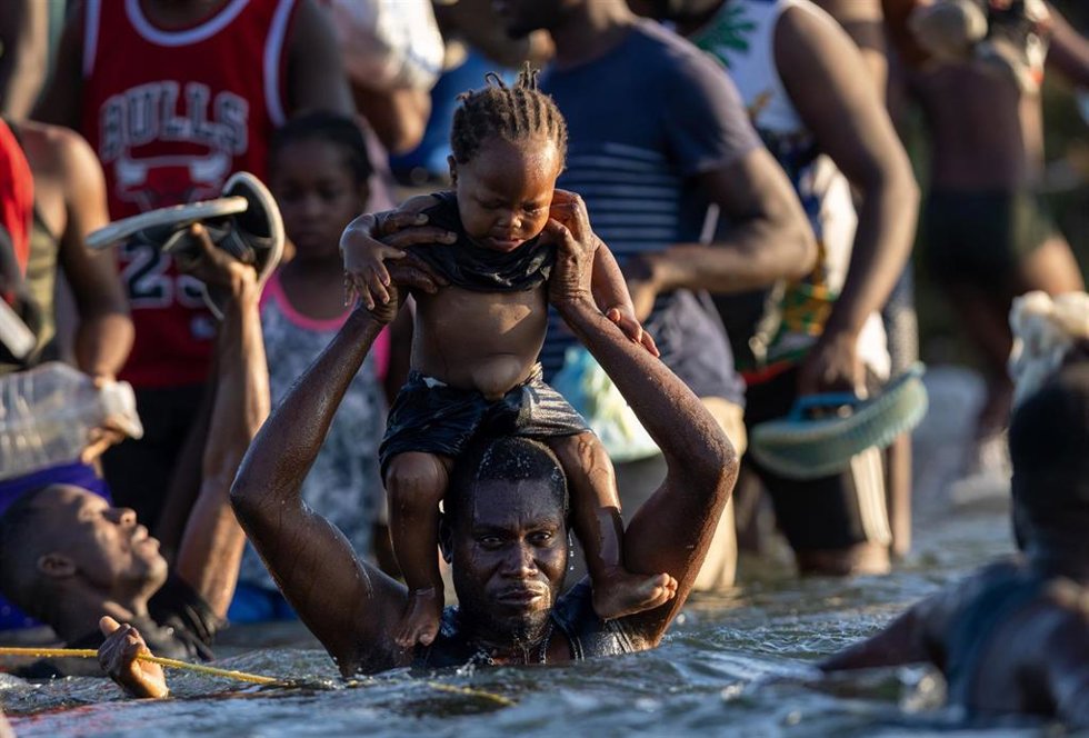 Migrantes haitianos en la frontera estadounidense, en la localidad de Del Rio, Texas