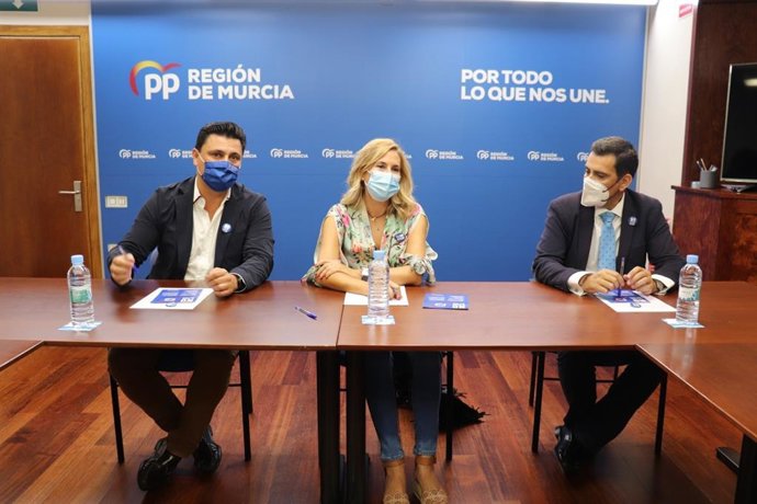 Ana Beltrán se reúne con el consejero de Fomento e Infraestructuras del Gobierno regional, José Ramón Díez de Revenga, el Comité de Dirección del PPRM y los alcaldes y portavoces del PP