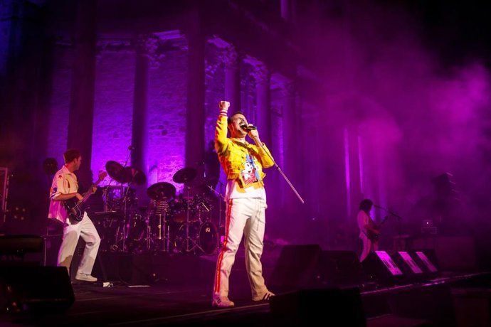 La banda tributo God save the Queen en el Teatro Romano de Mérida.