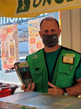 Marcelo Enrique Domínguez, vendedor de la ONCE