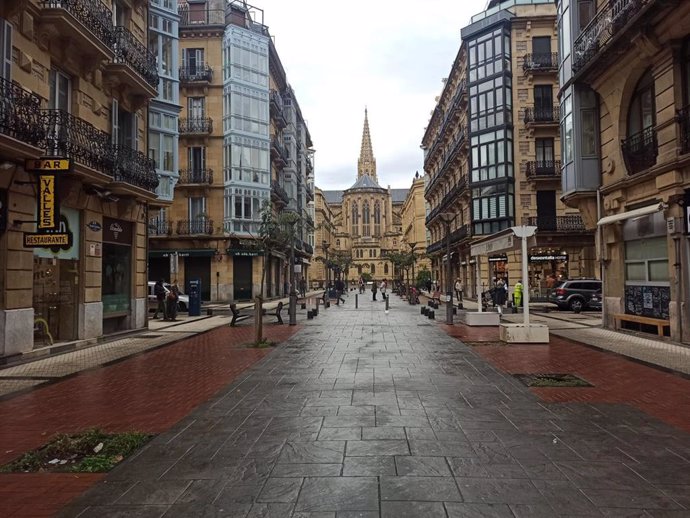 Archivo - Calle Reyes Católicos de San Sebastián