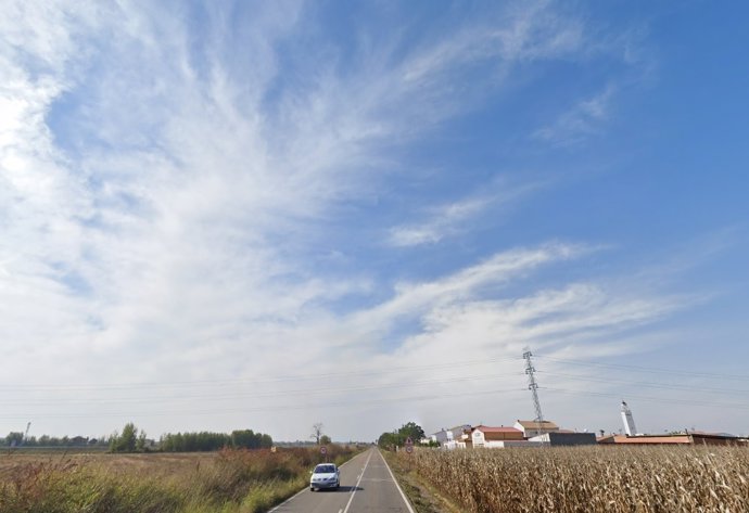 Carretera EX-209 a su paso por Pueblonuevo del Guadiana.