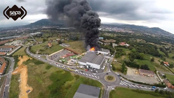 Incendio industrial en Llanera