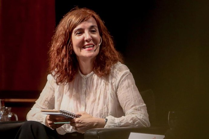 Archivo - La escritora y periodista, Elvira Lindo, en una imagen de archivo