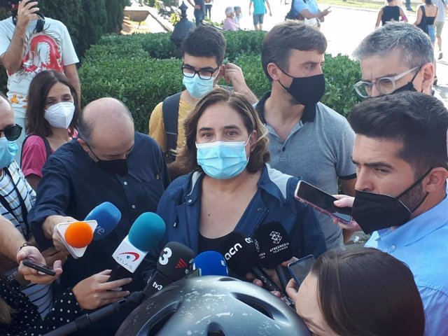 La alcaldesa de Barcelona, Ada Colau, en declaraciones a los medios.