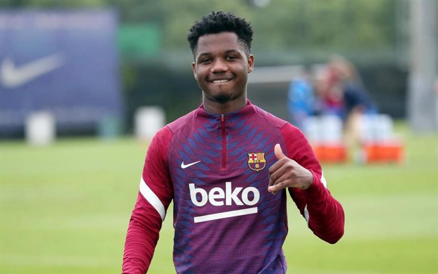Archivo - El jugador del FC Barcelona Ansu Fati en su primer entrenamiento, el 24 de agosto, tras la lesión sufrida en noviembre de 2020