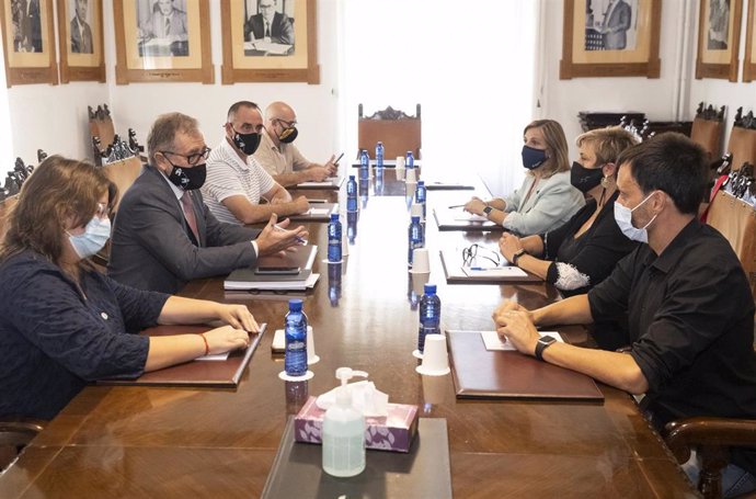 El presidente de la Diputación, José Martí, se reúne con los alcaldes de Benicssim, Vinars y Clig