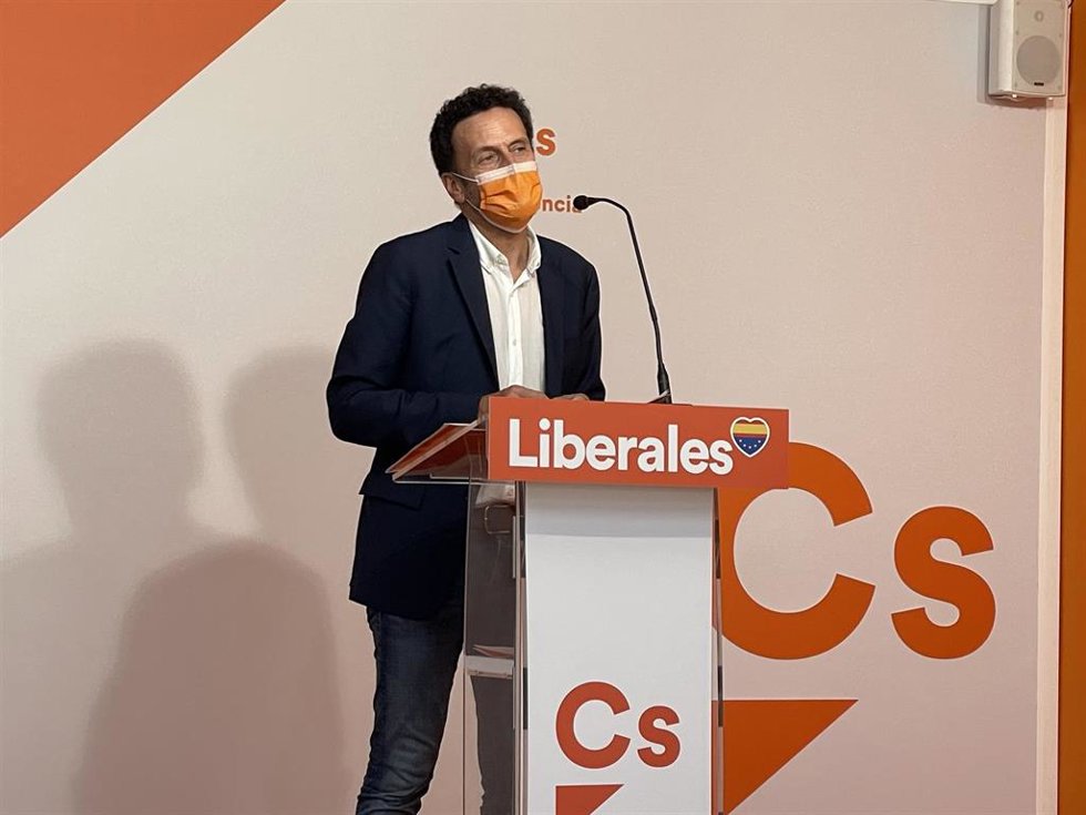 El portavoz nacional y vicesecretario general de Ciudadanos (Cs), Edmundo Bal, ofrece una rueda de prensa este sábado en Valncia
